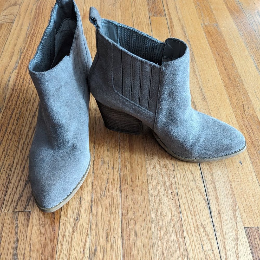 Crown Vintage taupe Lasso Suede boots